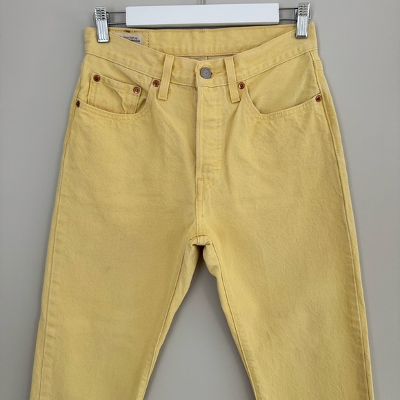 🌼 Levi’s 501 Cropped Jean in Botanical Yellow size 26 - Picture 8 of 16